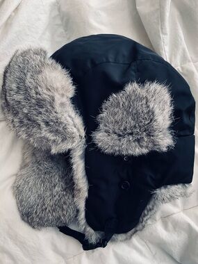100% Rabbit Fur Trapper Hat - Silver and Black. One size ( medium) 19/34.